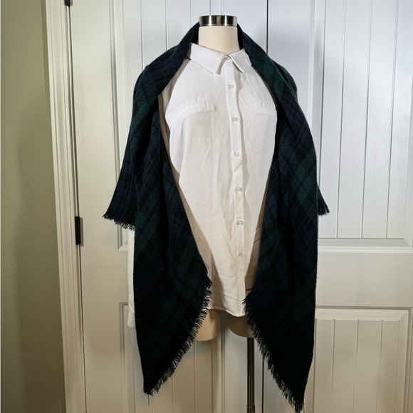 Plaid Green and Black Women's Shawl - Picture 1 of 8